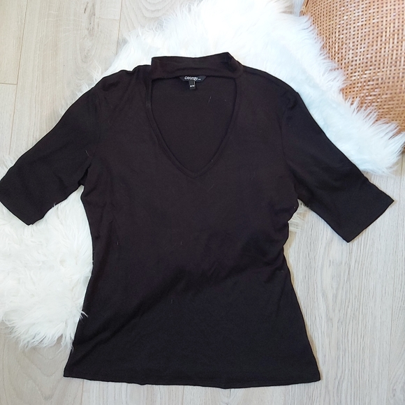 Black chocker vneck tshirt